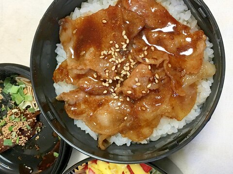 中からお肉っ！焼肉ダレでお弁当の豚こま丼♡